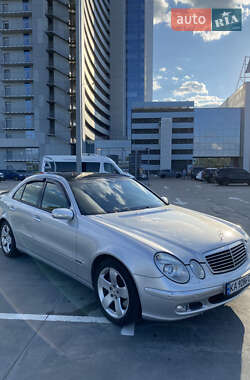Седан Mercedes-Benz E-Class 2002 в Києві