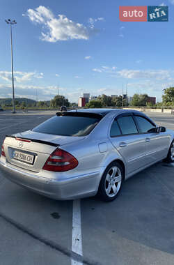 Седан Mercedes-Benz E-Class 2002 в 