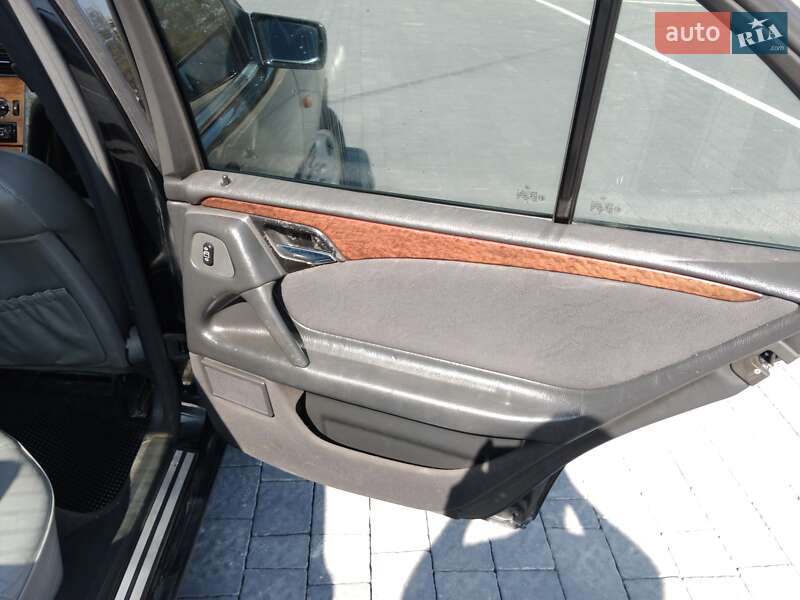 Седан Mercedes-Benz E-Class 1996 в Самборі