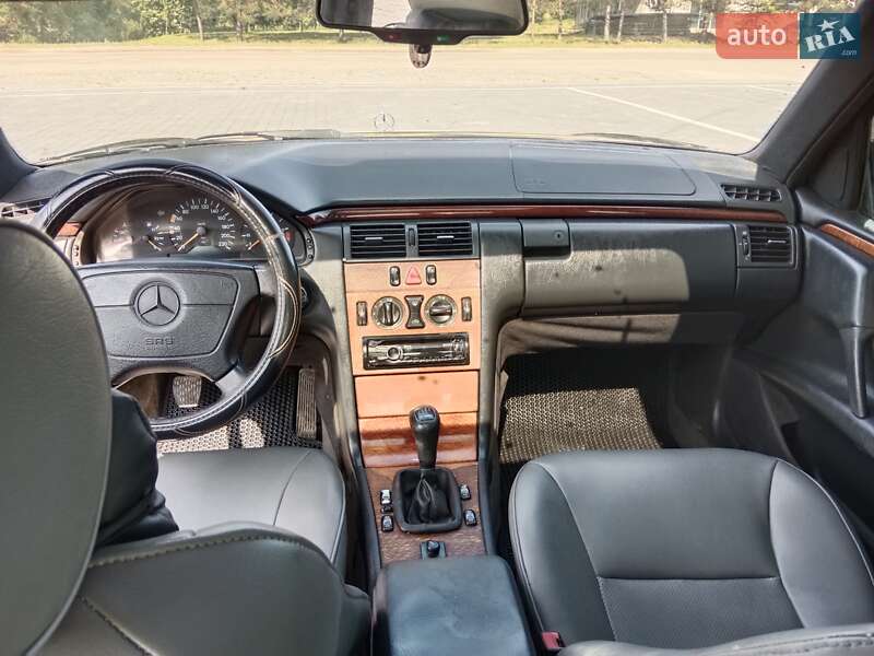 Седан Mercedes-Benz E-Class 1996 в Самборі