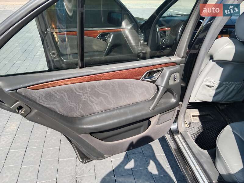 Седан Mercedes-Benz E-Class 1996 в Самборі