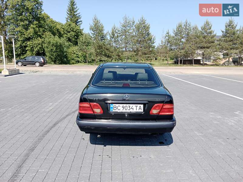 Седан Mercedes-Benz E-Class 1996 в Самборі