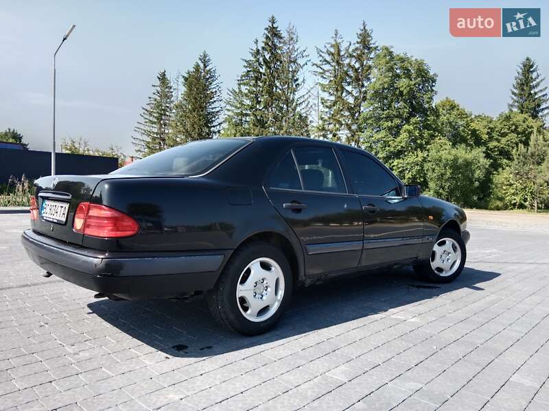 Седан Mercedes-Benz E-Class 1996 в Самборі