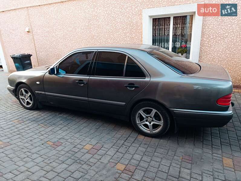 Седан Mercedes-Benz E-Class 1998 в Тернополі