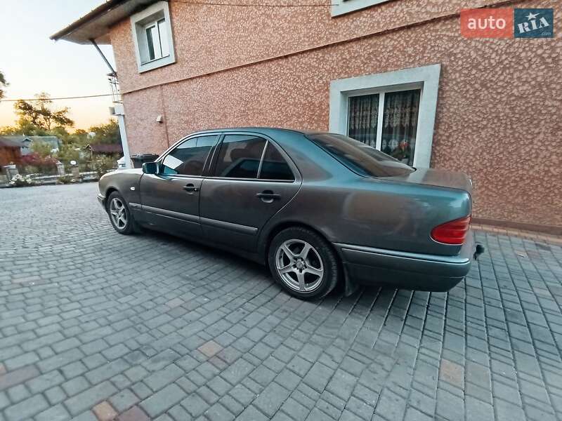 Седан Mercedes-Benz E-Class 1998 в Тернополі