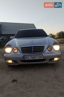 Седан Mercedes-Benz E-Class 2000 в 