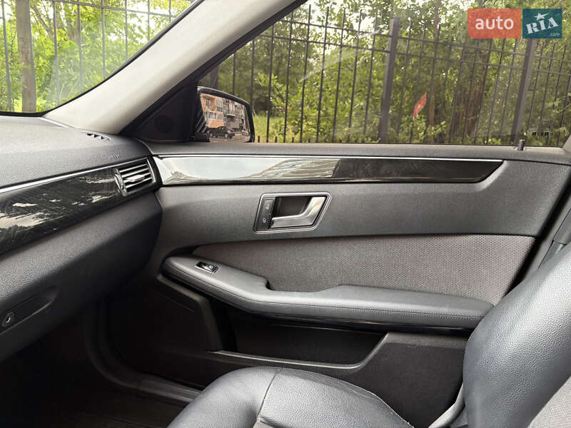 Седан Mercedes-Benz E-Class 2012 в Киеве
