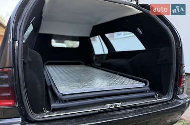 Катафалк Mercedes-Benz E-Class 2001 в 