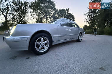 Седан Mercedes-Benz E-Class 2001 в 