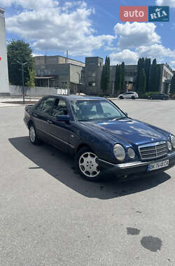 Седан Mercedes-Benz E-Class 1996 в Полонному