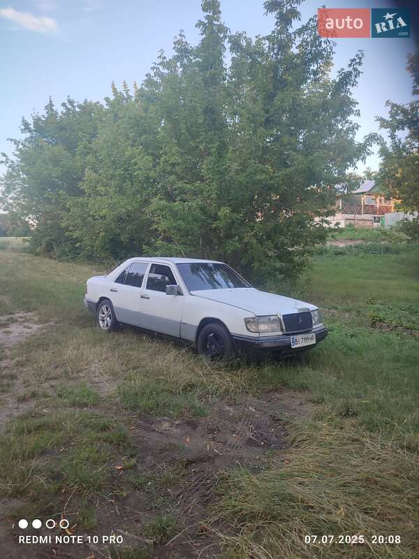 Седан Mercedes-Benz E-Class 1990 в Лубнах