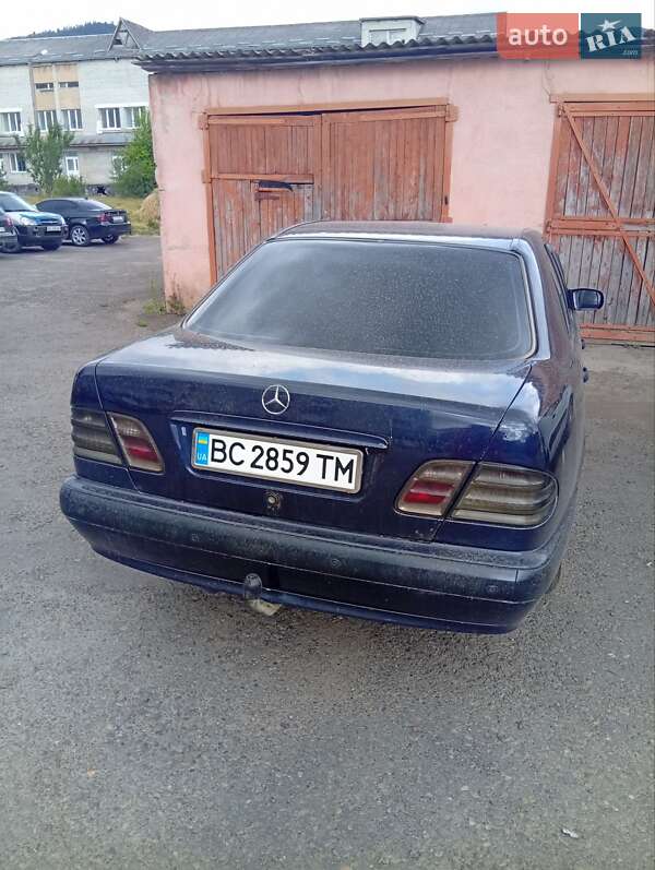 Mercedes-Benz E-Class 2001