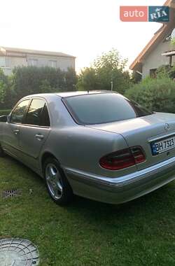 Седан Mercedes-Benz E-Class 2000 в 