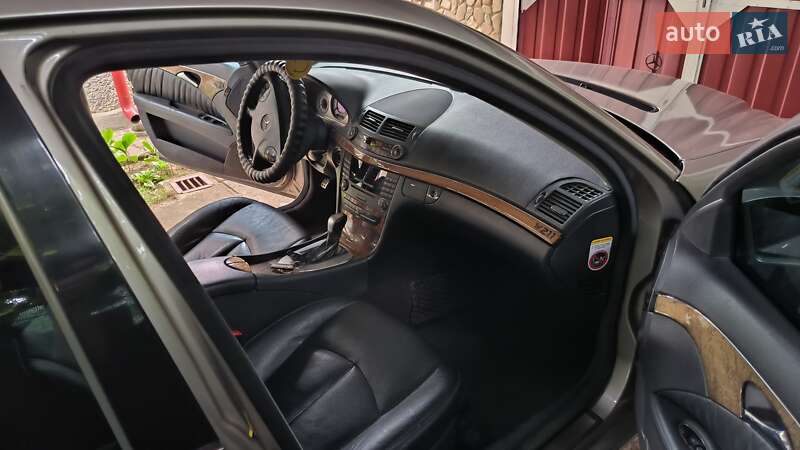 Седан Mercedes-Benz E-Class 2006 в Надворной