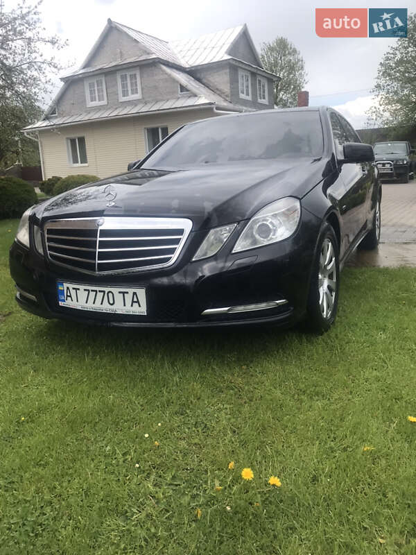 Седан Mercedes-Benz E-Class 2012 в 