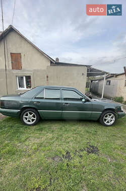 Седан Mercedes-Benz E-Class 1989 в 