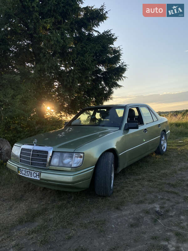 Седан Mercedes-Benz E-Class 1987 в 