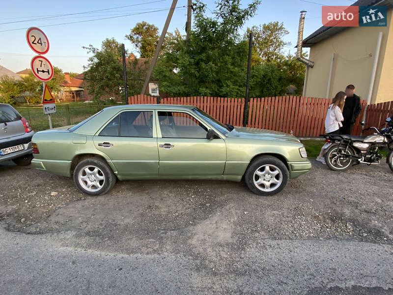 Седан Mercedes-Benz E-Class 1987 в Дрогобыче