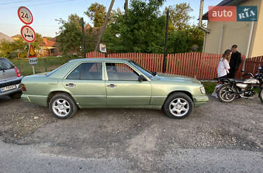 Седан Mercedes-Benz E-Class 1987 в 