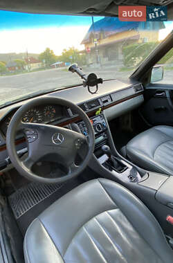 Седан Mercedes-Benz E-Class 1987 в 