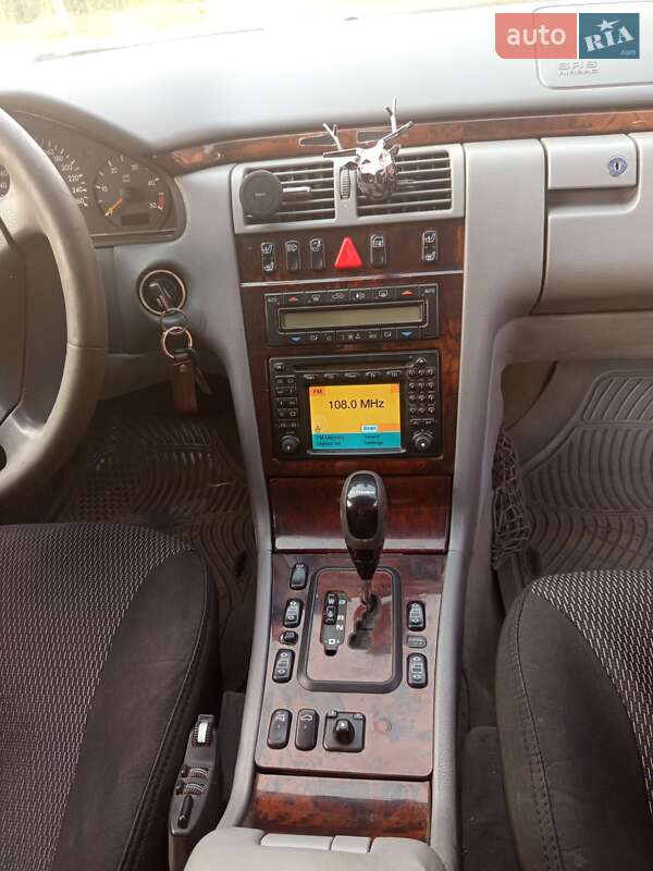 Седан Mercedes-Benz E-Class 2001 в Ярмолинцах