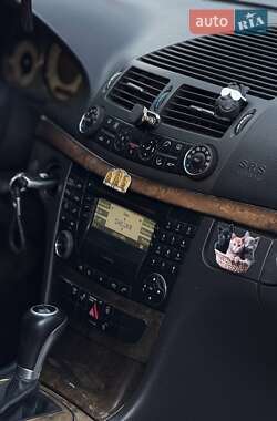 Седан Mercedes-Benz E-Class 2003 в 