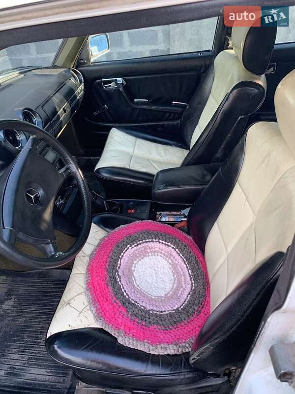 Седан Mercedes-Benz E-Class 1982 в Каневе