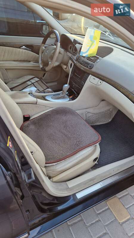 Седан Mercedes-Benz E-Class 2003 в Липовце