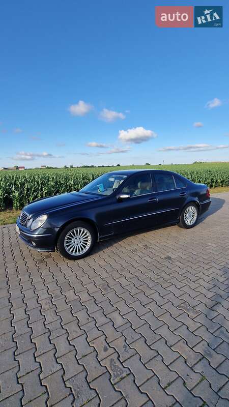 Седан Mercedes-Benz E-Class 2003 в Липовце