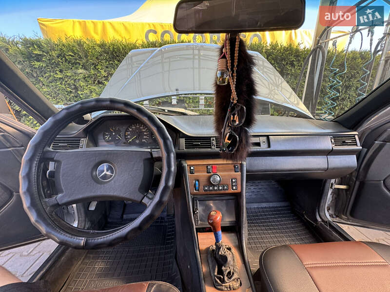 Седан Mercedes-Benz E-Class 1989 в Одессе
