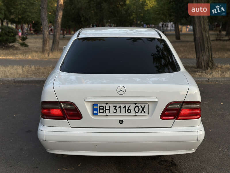 Седан Mercedes-Benz E-Class 2000 в Николаеве