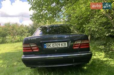 Седан Mercedes-Benz E-Class 2000 в 
