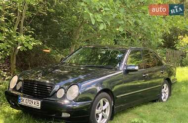 Седан Mercedes-Benz E-Class 2000 в Костополе