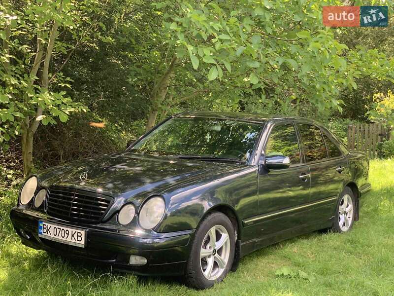 Седан Mercedes-Benz E-Class 2000 в 
