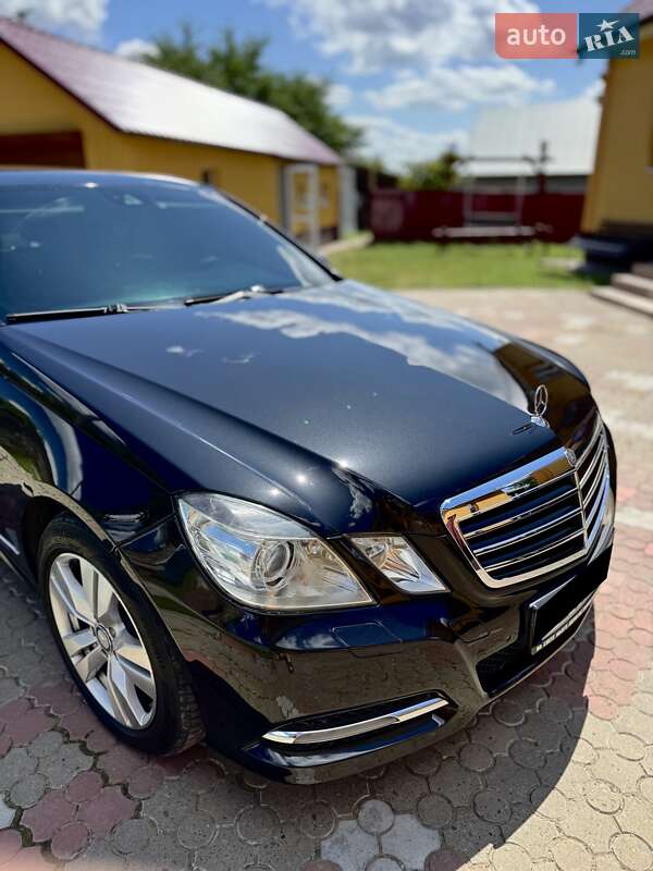 Седан Mercedes-Benz E-Class 2012 в Черновцах