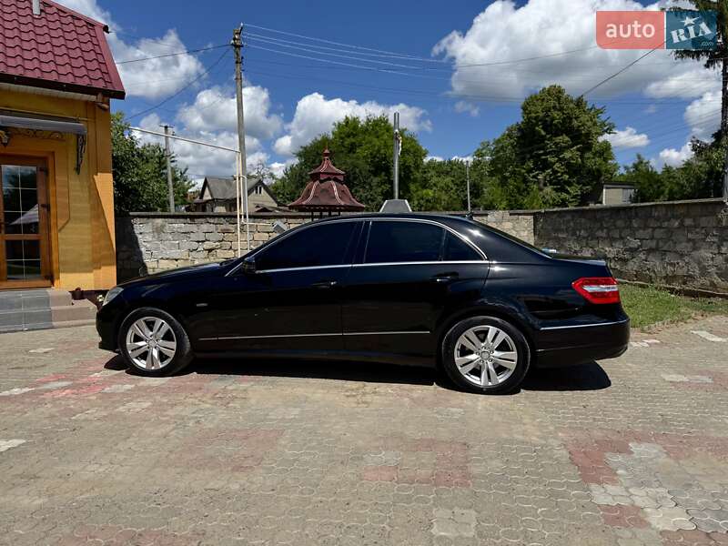 Седан Mercedes-Benz E-Class 2012 в Черновцах