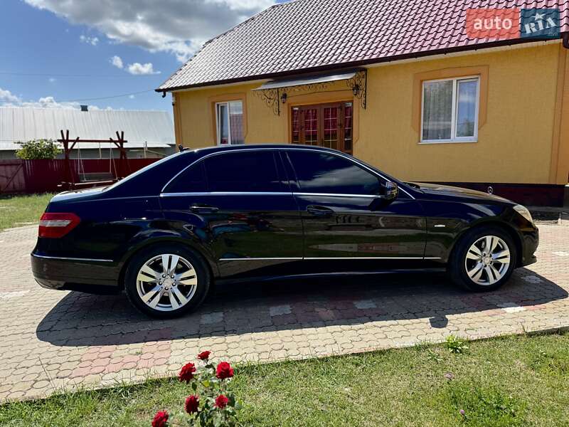 Седан Mercedes-Benz E-Class 2012 в Черновцах