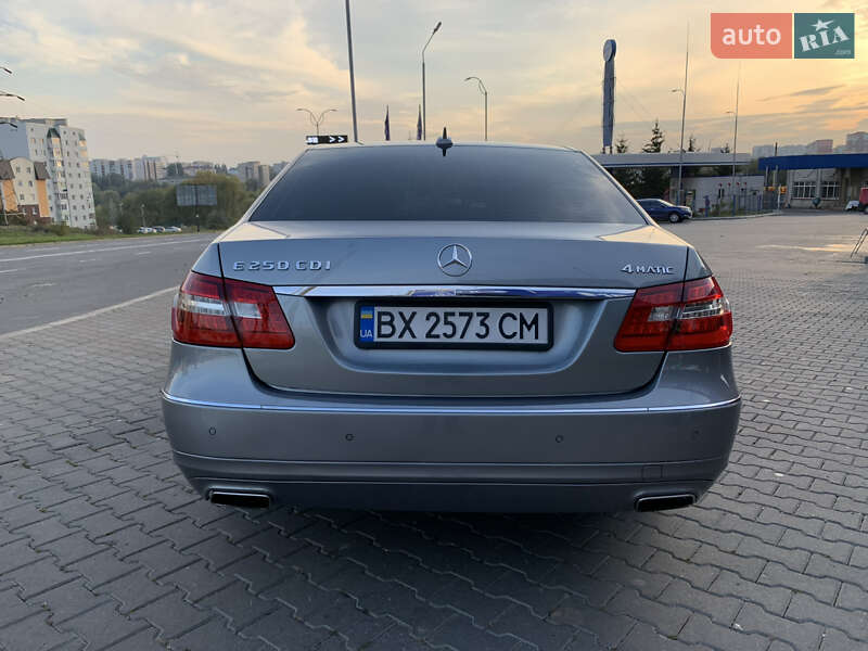 Седан Mercedes-Benz E-Class 2011 в Хмельницком