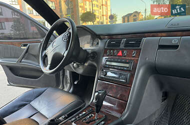 Седан Mercedes-Benz E-Class 2000 в 