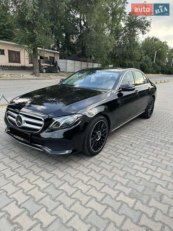 Седан Mercedes-Benz E-Class 2017 в Днепре