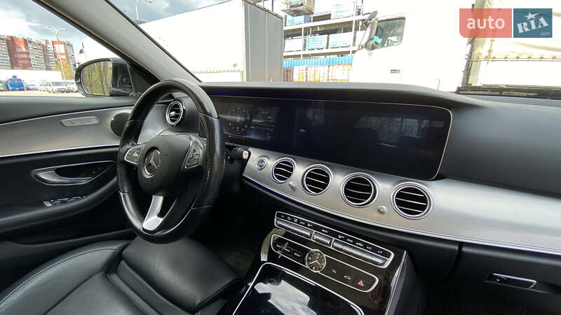 Седан Mercedes-Benz E-Class 2017 в Днепре