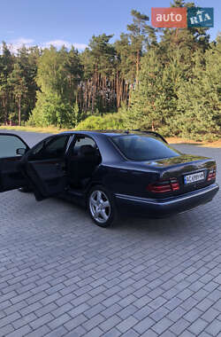 Седан Mercedes-Benz E-Class 2001 в 