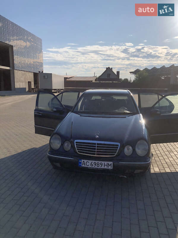 Седан Mercedes-Benz E-Class 2001 в Костополе