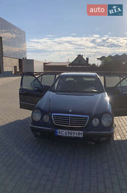 Седан Mercedes-Benz E-Class 2001 в 