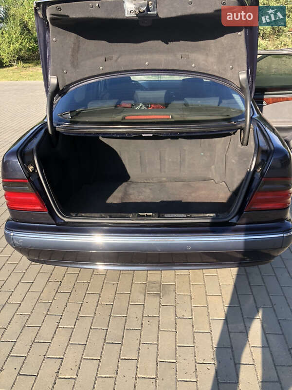 Седан Mercedes-Benz E-Class 2001 в Костополе
