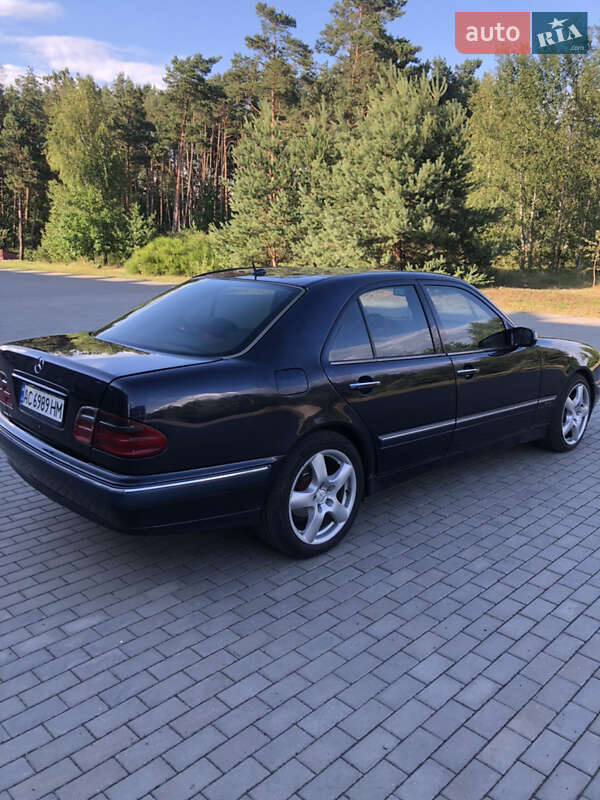 Седан Mercedes-Benz E-Class 2001 в Костополе