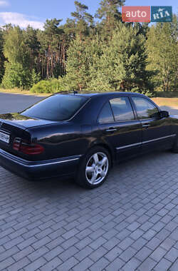 Седан Mercedes-Benz E-Class 2001 в 