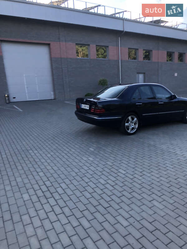 Седан Mercedes-Benz E-Class 2001 в Костополе