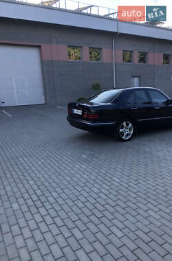 Седан Mercedes-Benz E-Class 2001 в 