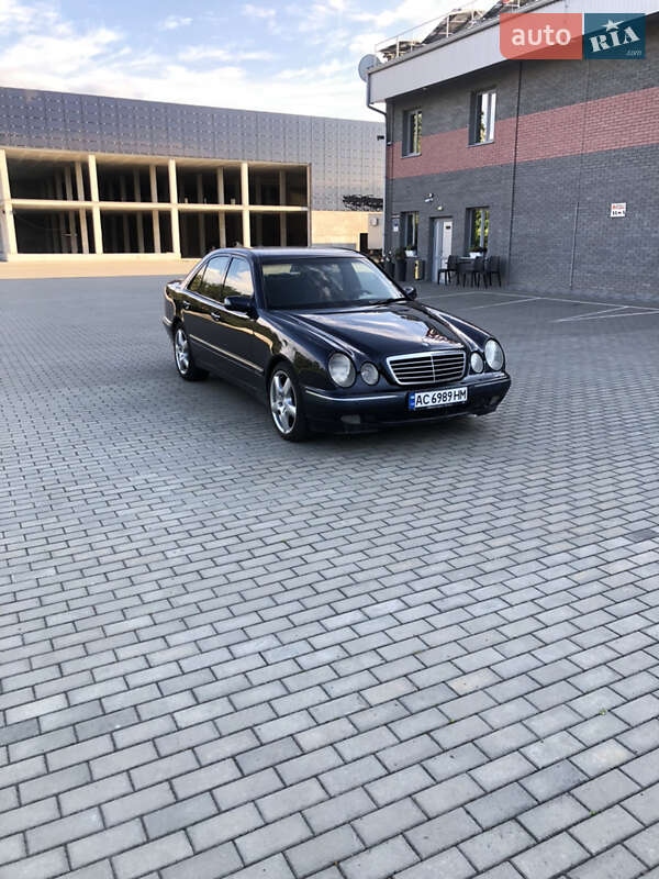 Седан Mercedes-Benz E-Class 2001 в Костополе